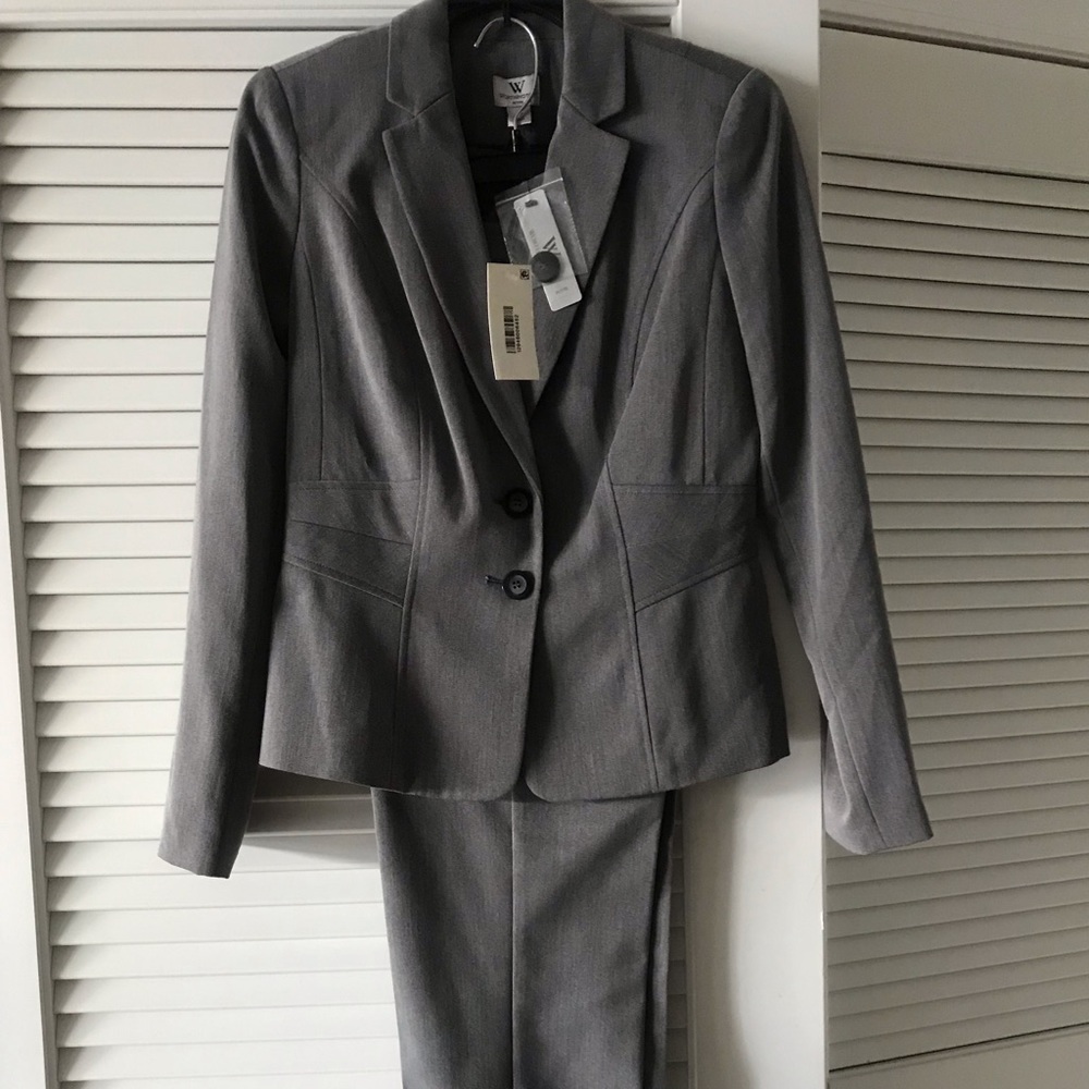 Women’s business pant suit